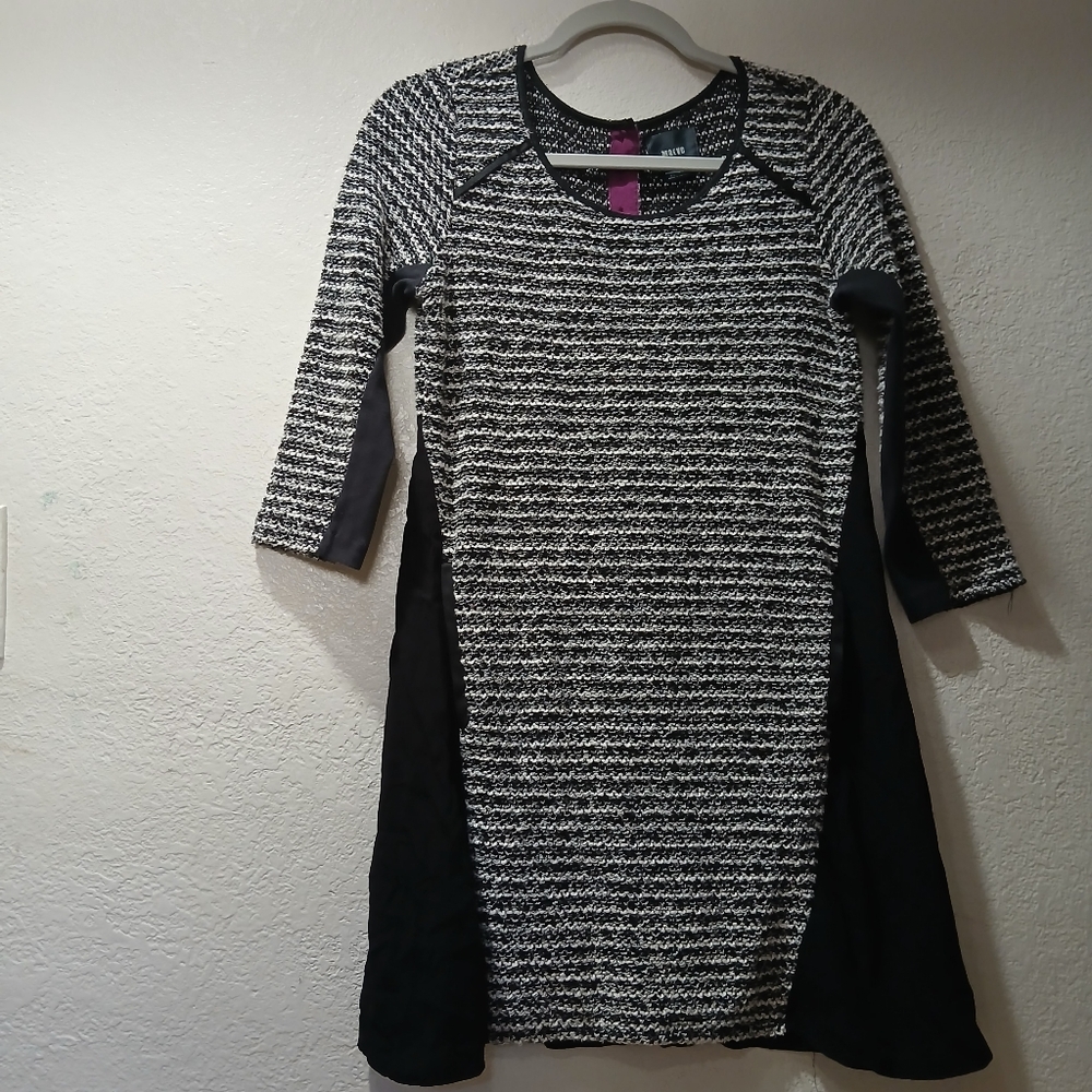 Maeve size Sp Black & White Textured Knit Dress with  Plum Accents